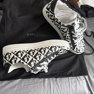 Karl Lagerfeld Cate Men’s Sneakers. Sz 11
Brand New🔥🔥🔥